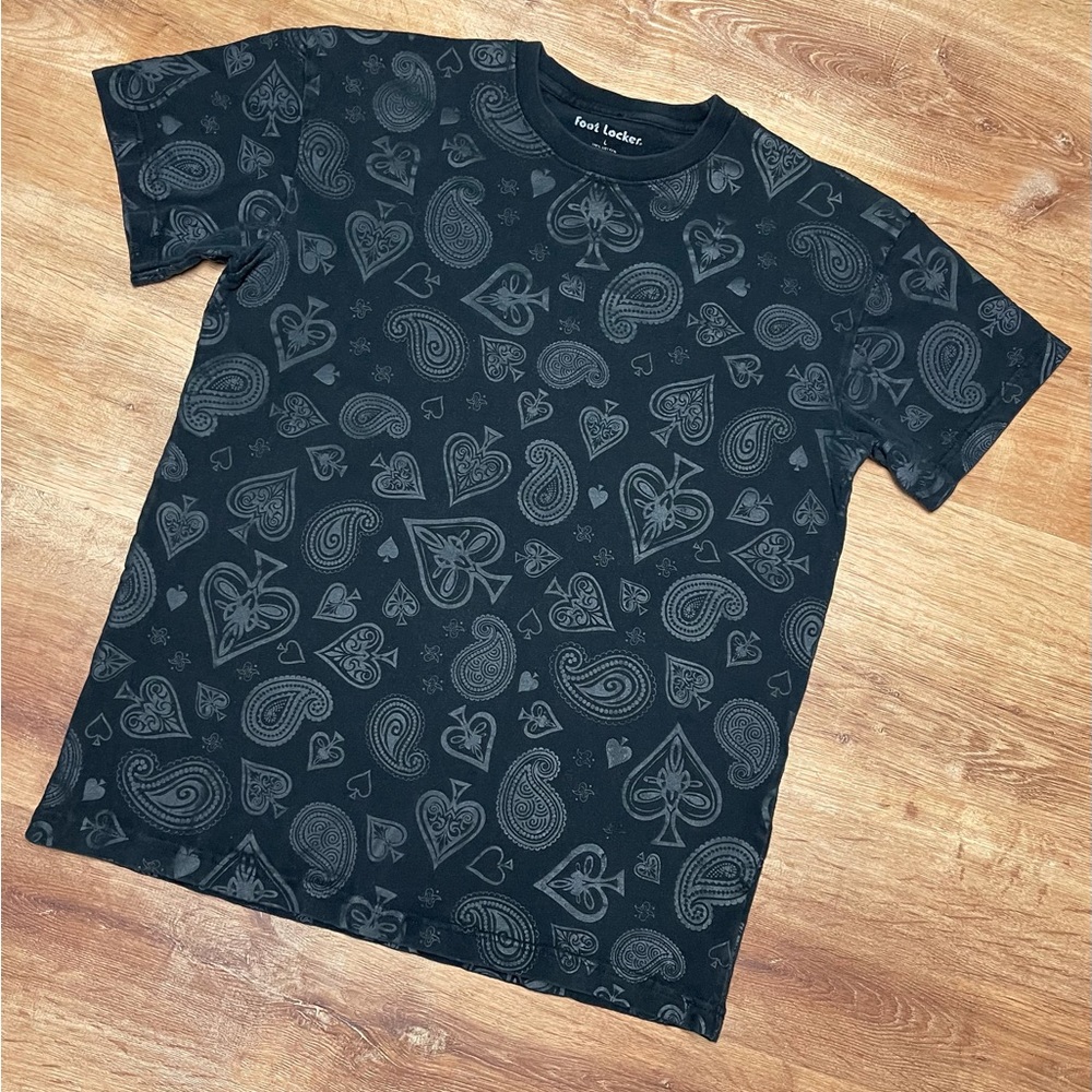 Graphic‎ tee